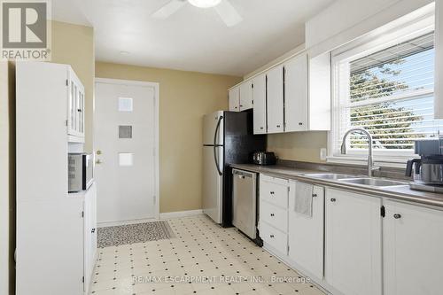 363 East 14Th Street, Hamilton, ON - Indoor Photo Showing Kitchen With Double Sink