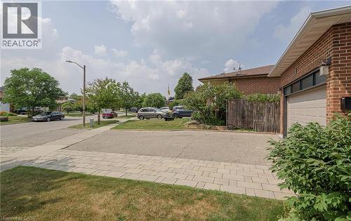 3 Pottery Crescent, Brampton, ON - Outdoor