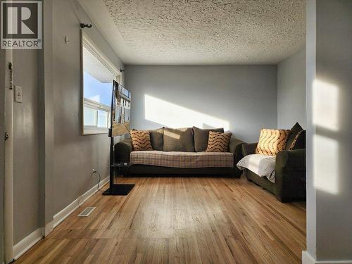 408 49 Avenue E, Claresholm, AB - Indoor Photo Showing Living Room
