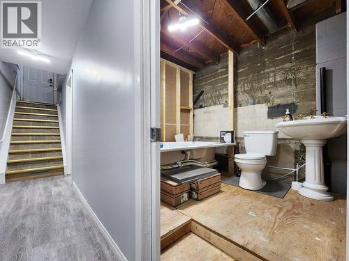 408 49 Avenue E, Claresholm, AB - Indoor Photo Showing Bathroom