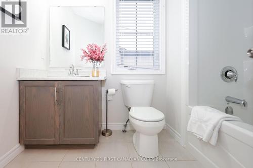 Main 4 pc Bath - 9 - 2040 Shore Road, London South (South A), ON - Indoor Photo Showing Bathroom