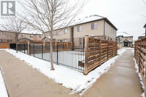 End Unit - 9 - 2040 Shore Road, London South (South A), ON - Outdoor