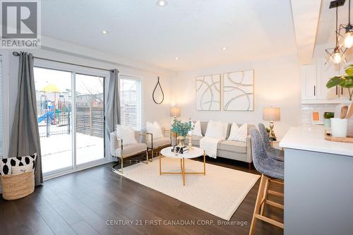 Easy to Entertain - 9 - 2040 Shore Road, London South (South A), ON - Indoor Photo Showing Living Room
