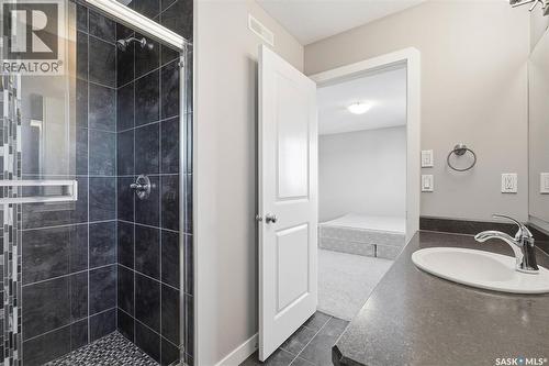 462 Kloppenburg Street, Saskatoon, SK - Indoor Photo Showing Bathroom