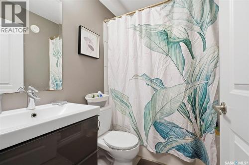 462 Kloppenburg Street, Saskatoon, SK - Indoor Photo Showing Bathroom