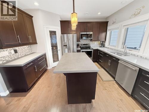 860 Colonel Otter Drive, Swift Current, SK - Indoor Photo Showing Kitchen With Stainless Steel Kitchen With Double Sink With Upgraded Kitchen