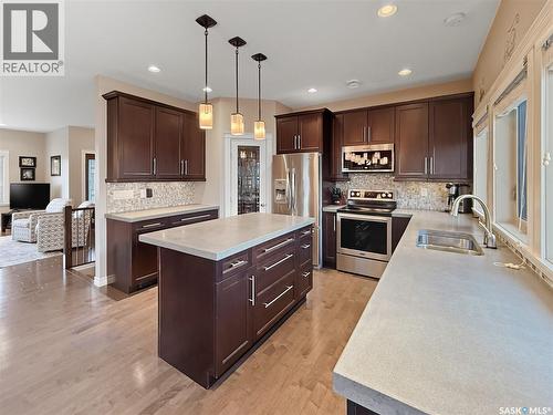 860 Colonel Otter Drive, Swift Current, SK - Indoor Photo Showing Kitchen With Stainless Steel Kitchen With Double Sink With Upgraded Kitchen