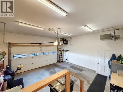 860 Colonel Otter Drive, Swift Current, SK - Indoor Photo Showing Garage