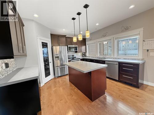 860 Colonel Otter Drive, Swift Current, SK - Indoor Photo Showing Kitchen With Stainless Steel Kitchen With Upgraded Kitchen