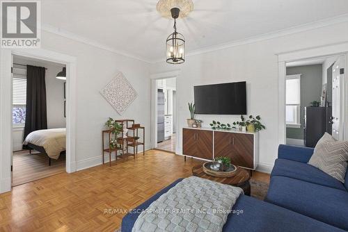 19 Huxley Avenue N, Hamilton, ON - Indoor