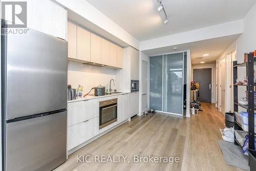 323 - 86 Dundas St. Street E, Mississauga, ON - Indoor Photo Showing Kitchen