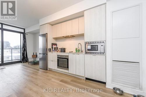 323 - 86 Dundas St. Street E, Mississauga, ON - Indoor Photo Showing Kitchen