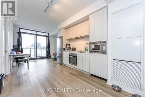 323 - 86 Dundas St. Street E, Mississauga, ON - Indoor Photo Showing Kitchen