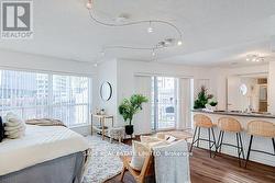 819 - 600 QUEENS QUAY W  Toronto, ON M5V 3M3