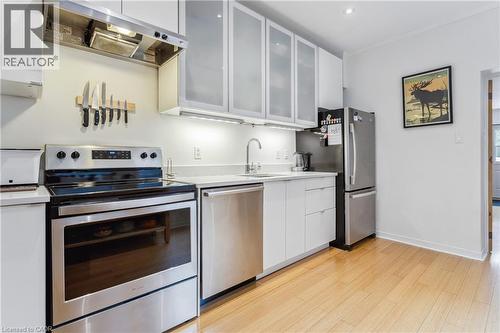296 Charlton Avenue W, Hamilton, ON - Indoor Photo Showing Kitchen