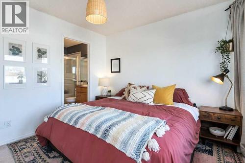 28 Everstone Way Sw, Calgary, AB 