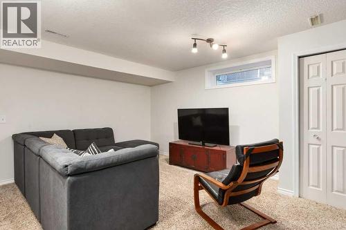 28 Everstone Way Sw, Calgary, AB 