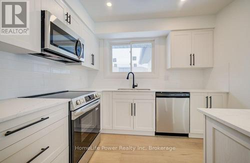 328 The Country Way, Kitchener, ON - Indoor Photo Showing Kitchen With Stainless Steel Kitchen
