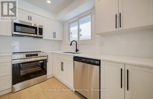 328 The Country Way, Kitchener, ON - Indoor Photo Showing Kitchen With Stainless Steel Kitchen With Double Sink With Upgraded Kitchen