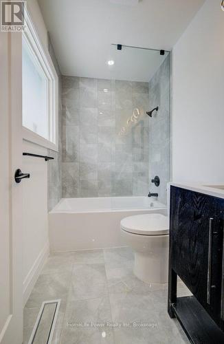 328 The Country Way, Kitchener, ON - Indoor Photo Showing Bathroom