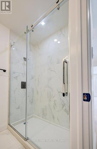 328 The Country Way, Kitchener, ON - Indoor Photo Showing Bathroom