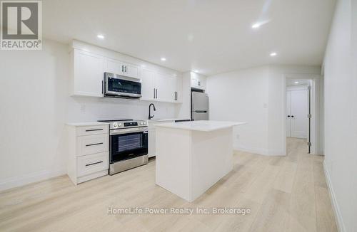 328 The Country Way, Kitchener, ON - Indoor Photo Showing Kitchen
