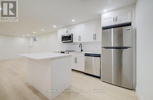 328 The Country Way, Kitchener, ON - Indoor Photo Showing Kitchen With Stainless Steel Kitchen
