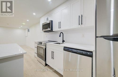 328 The Country Way, Kitchener, ON - Indoor Photo Showing Kitchen With Stainless Steel Kitchen