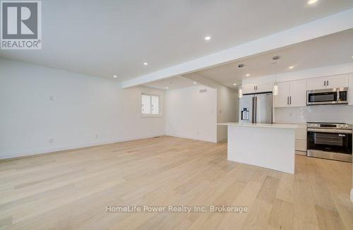 328 The Country Way, Kitchener, ON - Indoor Photo Showing Kitchen