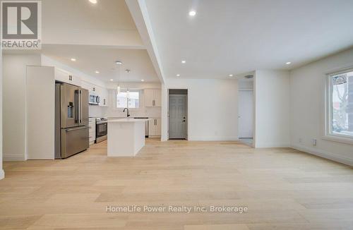 328 The Country Way, Kitchener, ON - Indoor Photo Showing Kitchen
