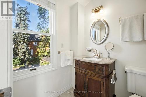 479 Blathwayte Lane, Burlington, ON - Indoor Photo Showing Bathroom