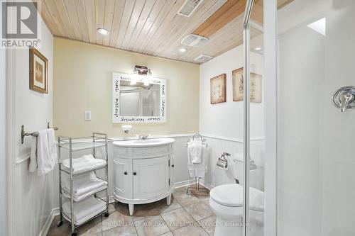 479 Blathwayte Lane, Burlington, ON - Indoor Photo Showing Bathroom