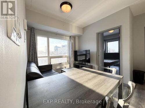 F504 - 275 Larch Street, Waterloo, ON - Indoor Photo Showing Living Room