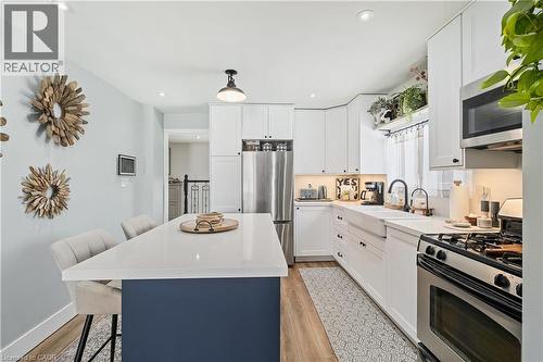 196 Durham Avenue, Cambridge, ON - Indoor Photo Showing Kitchen With Upgraded Kitchen