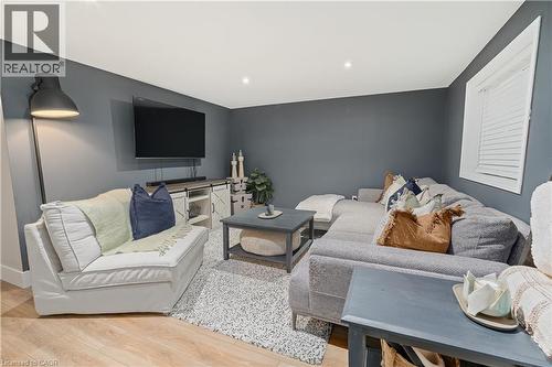 196 Durham Avenue, Cambridge, ON - Indoor Photo Showing Living Room