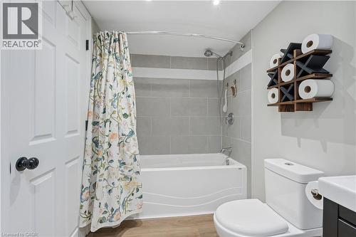 196 Durham Avenue, Cambridge, ON - Indoor Photo Showing Bathroom