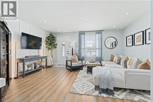 196 Durham Avenue, Cambridge, ON - Indoor Photo Showing Living Room