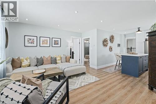 196 Durham Avenue, Cambridge, ON - Indoor Photo Showing Living Room
