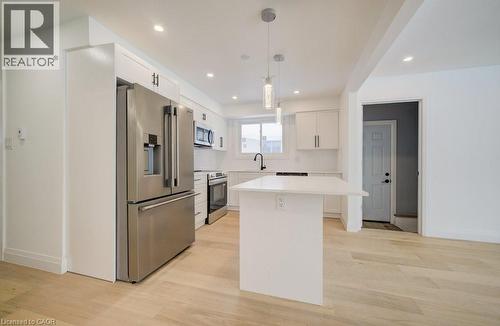 328 The Country Way, Kitchener, ON - Indoor Photo Showing Kitchen With Upgraded Kitchen
