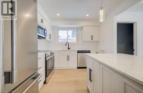 328 The Country Way, Kitchener, ON - Indoor Photo Showing Kitchen With Upgraded Kitchen