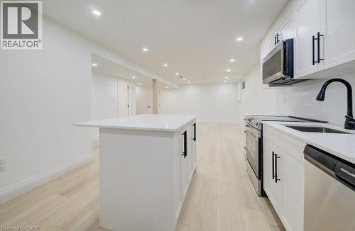 328 The Country Way, Kitchener, ON - Indoor Photo Showing Kitchen