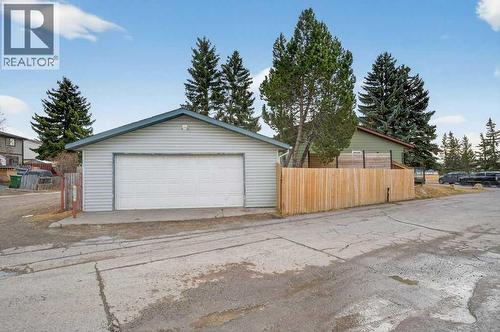 4 Abergale Way Ne, Calgary, AB - Outdoor