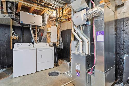 7 365 Dawson Crescent, Saskatoon, SK - Indoor Photo Showing Laundry Room