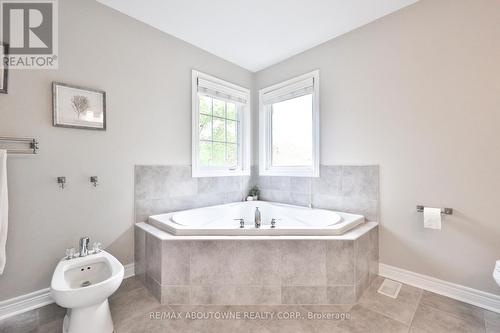 3262 Skipton Lane, Oakville, ON - Indoor Photo Showing Bathroom
