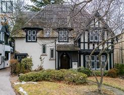 18 QUEEN MARYS DRIVE  Toronto, ON M8X 1S2