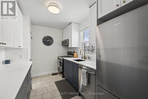 34 Devonshire Avenue, London South (South G), ON - Indoor Photo Showing Kitchen