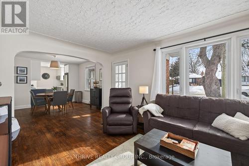 34 Devonshire Avenue, London South (South G), ON - Indoor Photo Showing Living Room