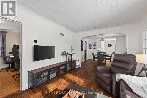 34 Devonshire Avenue, London South (South G), ON - Indoor Photo Showing Living Room