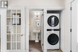Laundry centre and powder room on the main - 