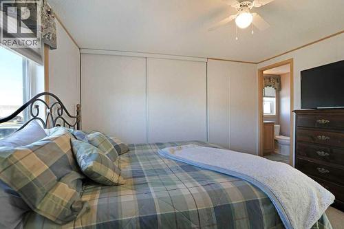 4 Meadowplace Green E, Brooks, AB 